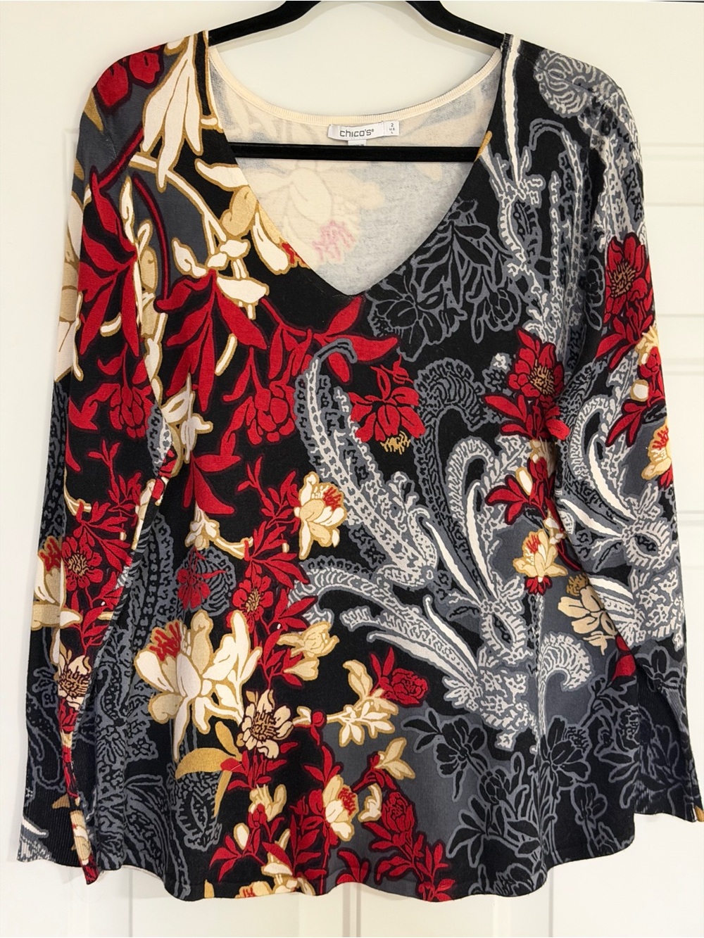 Chico’s~Bold~Floral/Paisley Print~V-Neck~Long Sleeve~Knit Sweater~Size 2 (L)